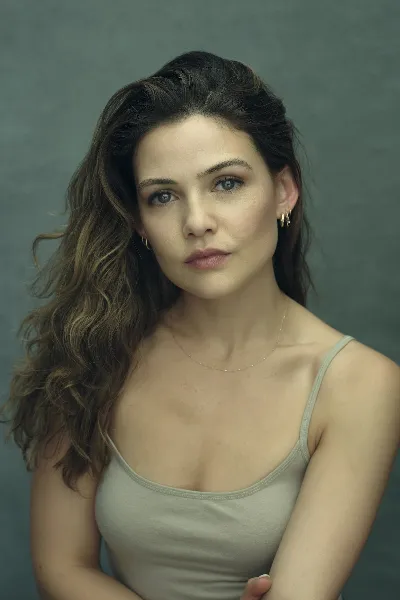 Danielle Campbell photo