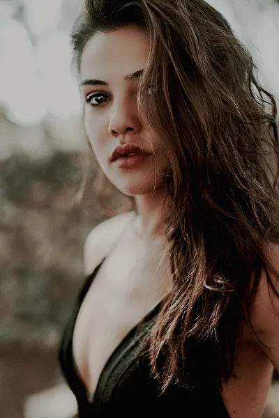 Danielle Campbell photo