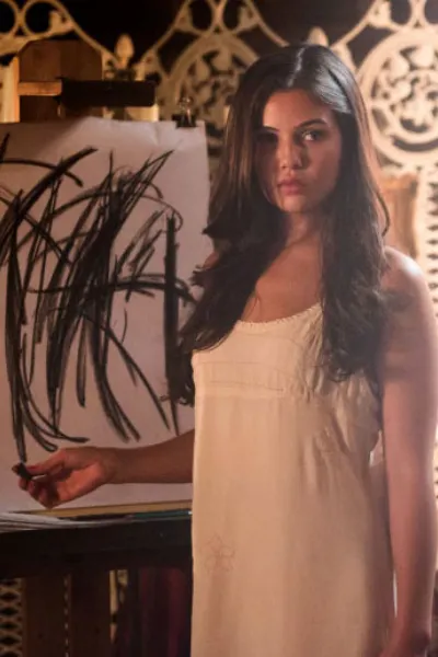 Danielle Campbell photo