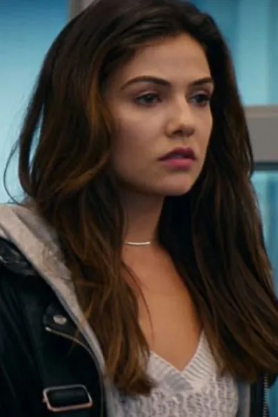 Danielle Campbell photo