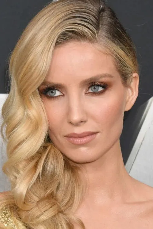 Annabelle Wallis photo