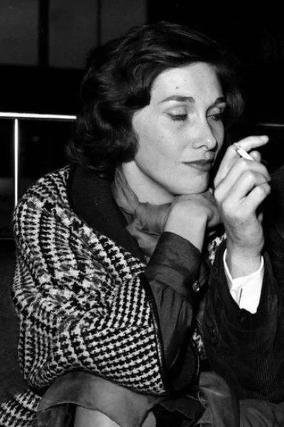 Siân Phillips photo