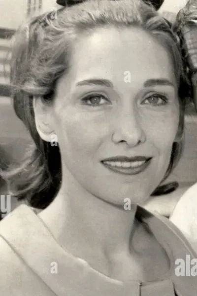 Siân Phillips photo
