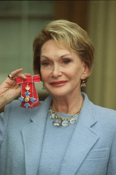 Siân Phillips photo