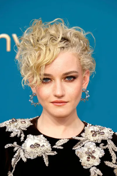 Julia Garner photo