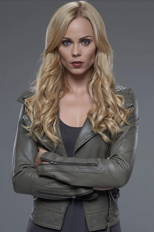 Laura Vandervoort photo