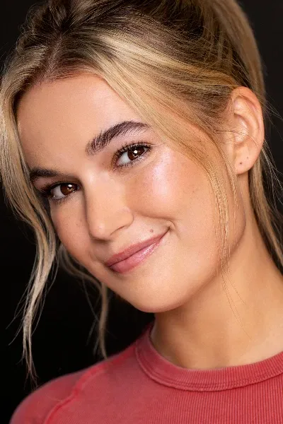 Courtney Lauren Cummings photo