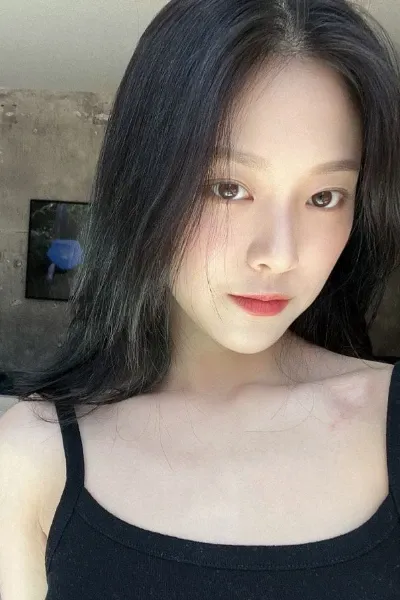 Kim Hyunjin photo