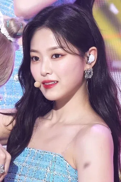 Kim Hyunjin photo