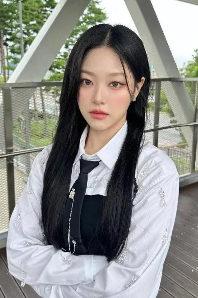 Kim Hyunjin photo