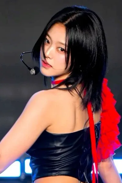 Kim Hyunjin photo