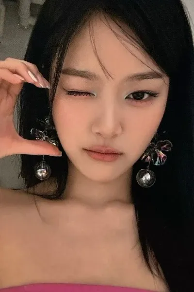 Kim Hyunjin photo