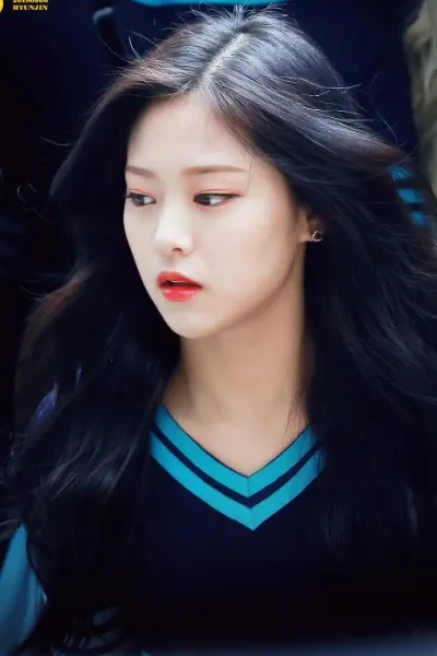 Kim Hyunjin photo