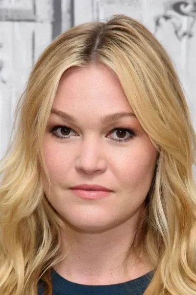 Julia Stiles photo