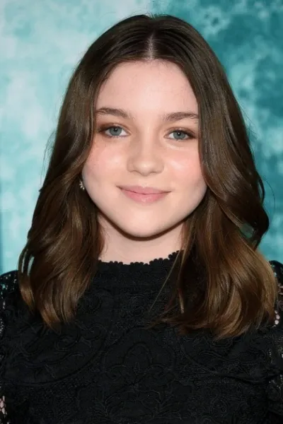 Alexa Swinton photo