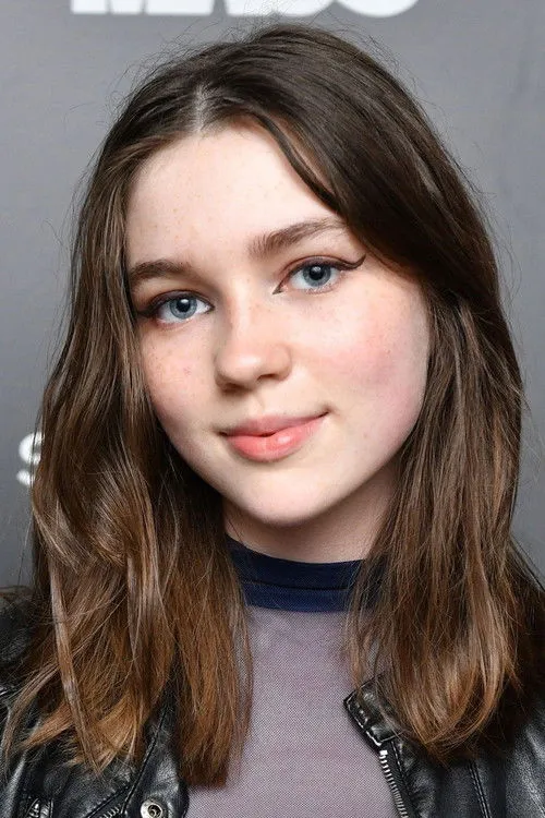 Alexa Swinton photo