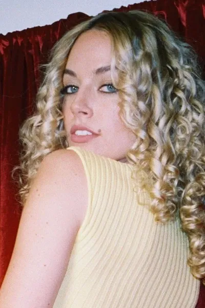 Ashe (singer) photo