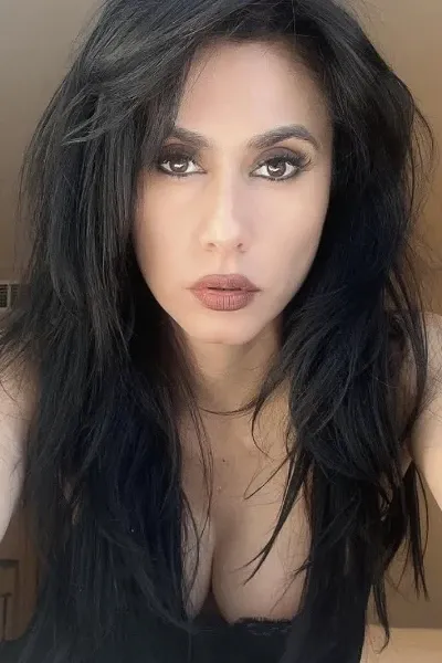 Cristina Vee photo