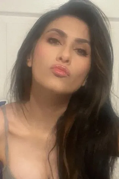 Cristina Vee photo