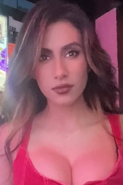 Cristina Vee photo