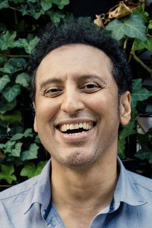 Aasif Mandvi photo