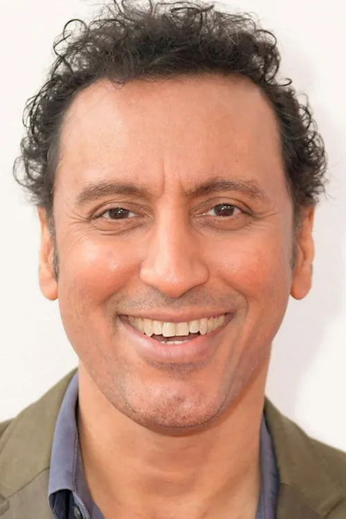 Aasif Mandvi photo
