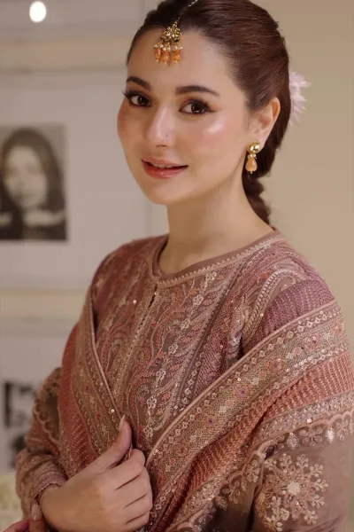 Hania Aamir photo