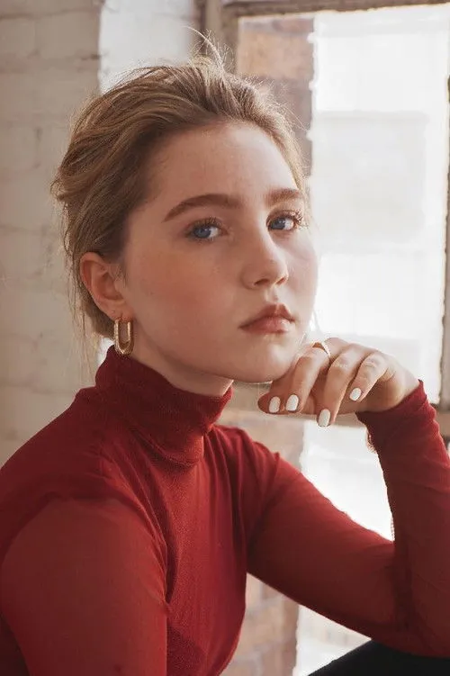 Ella Anderson photo