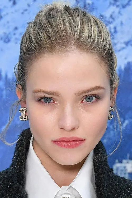 Sasha Luss photo