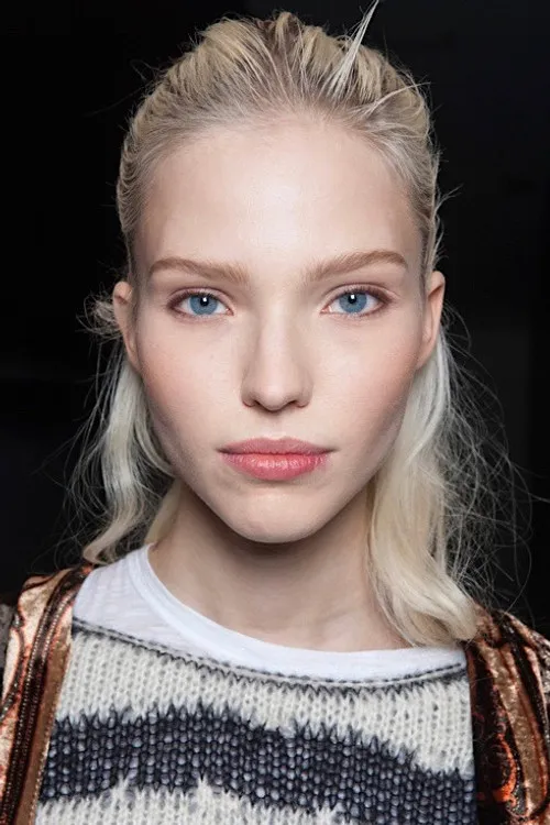 Sasha Luss photo