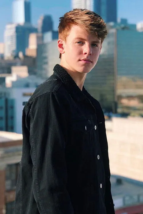 Carson Lueders photo