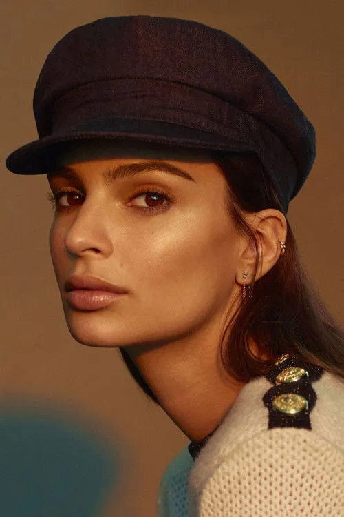 Emily Ratajkowski photo