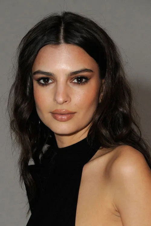 Emily Ratajkowski photo