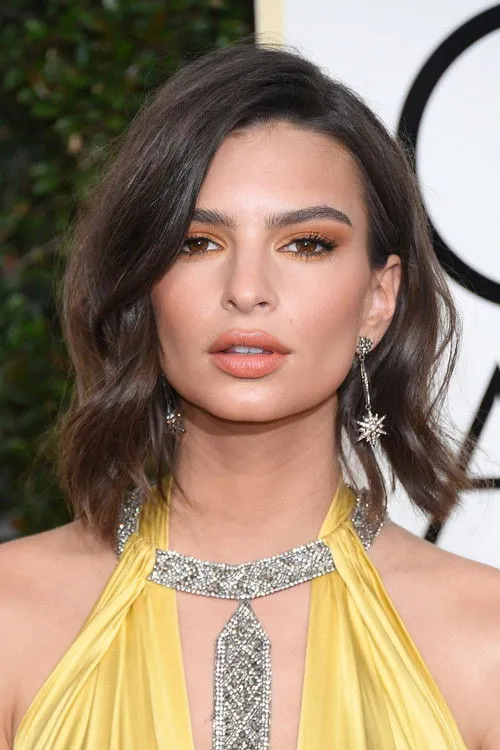 Emily Ratajkowski photo