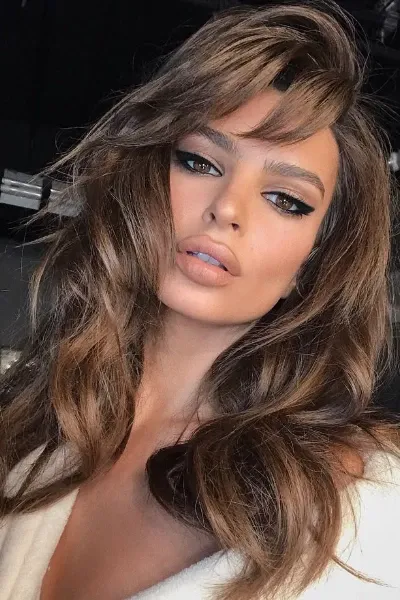 Emily Ratajkowski photo