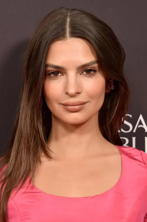 Emily Ratajkowski photo