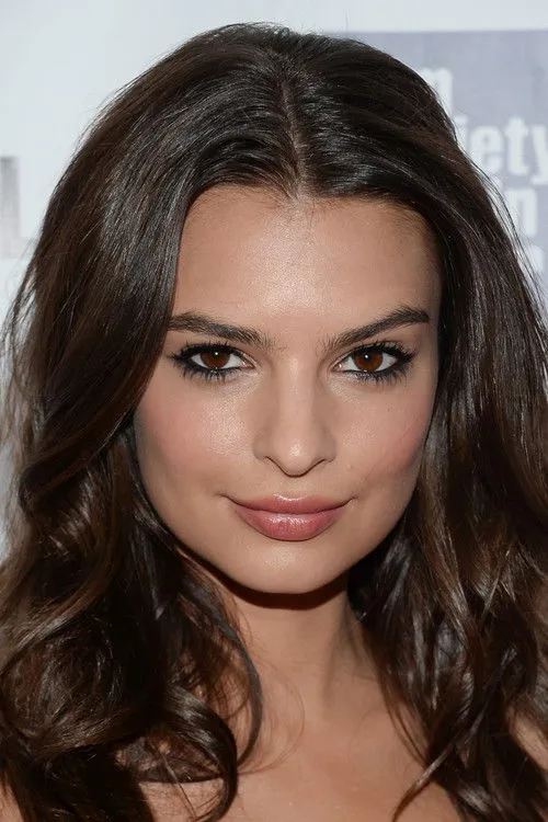 Emily Ratajkowski photo