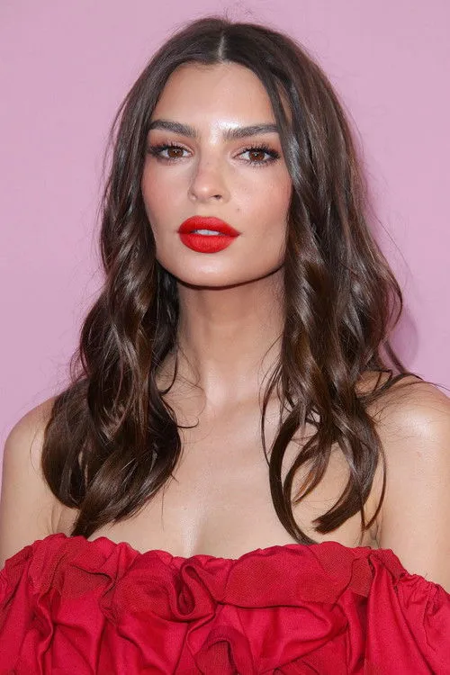 Emily Ratajkowski photo