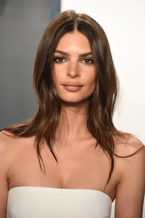 Emily Ratajkowski photo
