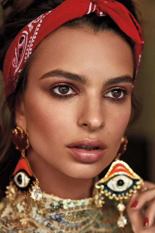 Emily Ratajkowski photo