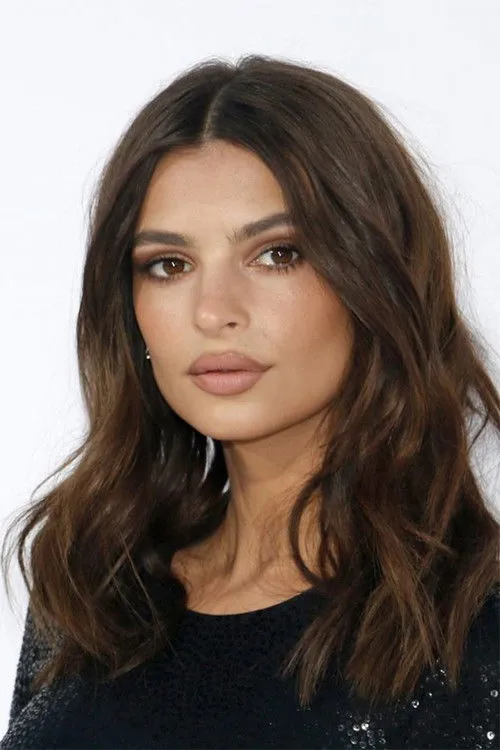 Emily Ratajkowski photo