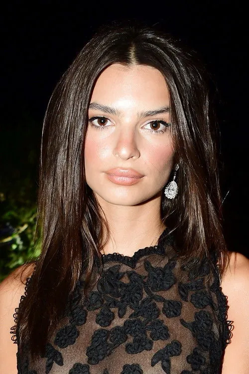 Emily Ratajkowski photo