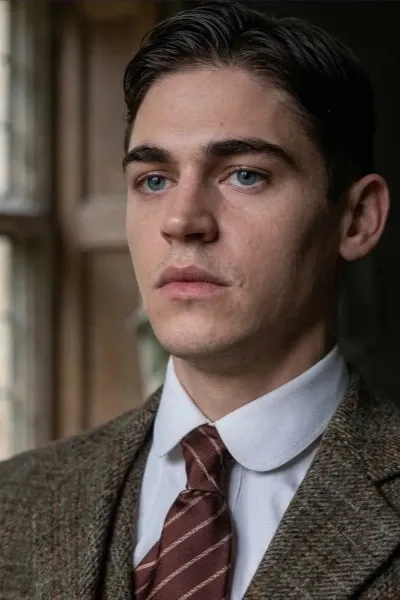 Hero Fiennes Tiffin photo