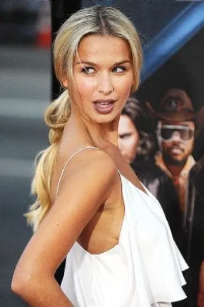 Tahyna MacManus photo