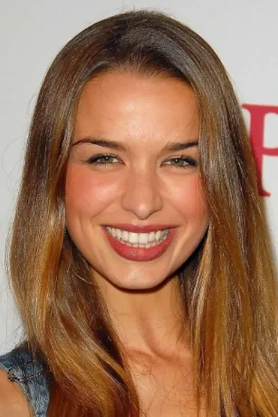 Tahyna MacManus photo