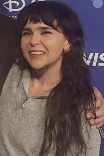Mae Whitman photo