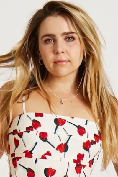 Mae Whitman photo