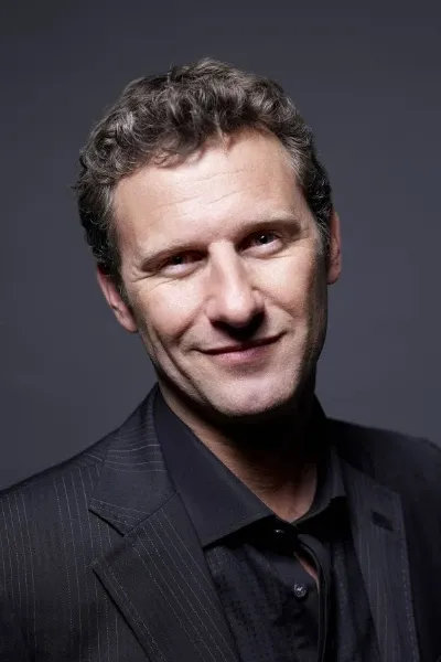 Adam Hills photo
