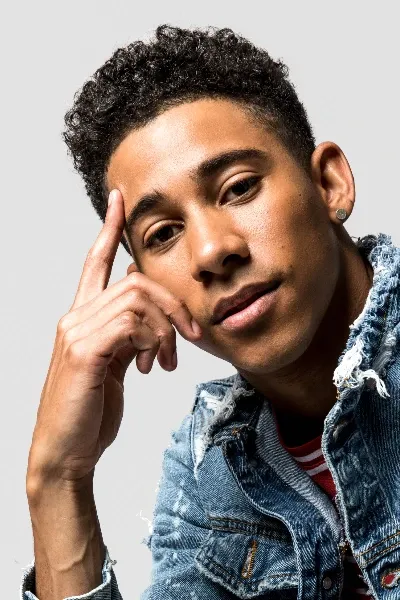 Keiynan Lonsdale photo
