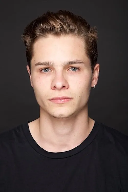Toby Wallace photo